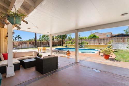 74 Avenida Descanso, Oceanside, CA 92057-6037
