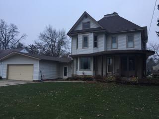 801 Main St, Warren, IL 61087-9352