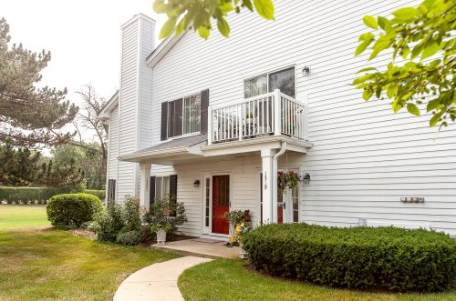 1321 Barclay Ln, Bannockburn, IL 60015-2235