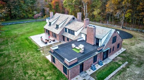 372 Tucker Hill Rd, Waterbury, CT 06762-2429