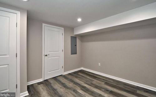 328 61 St, Philadelphia PA 19142-3402 exterior