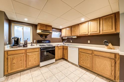 331 Ridgemoor Dr, Willowbrook IL  60527-5419 exterior