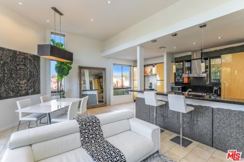 13920 Moorpark St, Van Nuys, CA 91423-5700