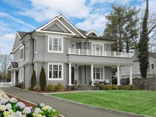 9 Miltiades Ave, Riverside, CT 06878-2007