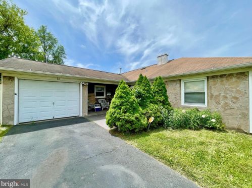 52 Pembrook Ln, Willingboro, NJ 08046-2712