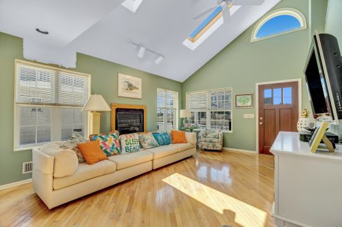 3 White Ave, Lavallette, NJ 08735-2155