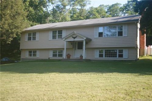 196 Waverly Rd, Huntington CT  06484-3677 exterior