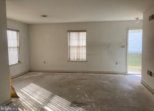 49 Petersburg Ln, Duncannon, PA 17020-1900