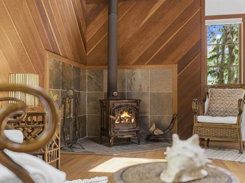 331 Hillside Dr, Big Basin, CA 95006-9087