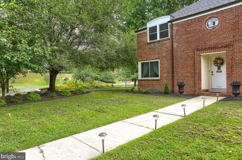 2926 Parkside Ln, Harrisburg, PA 17110-1238