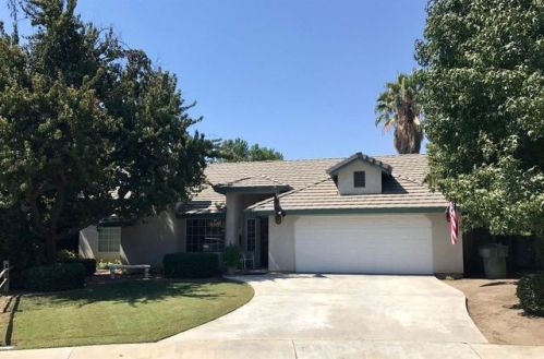 717 Crumal Ct, Visalia, CA 93292-6815