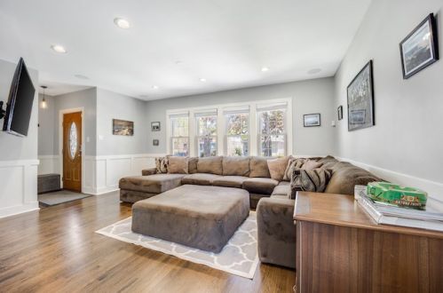 5521 Ardmore Ave, Chicago, IL 60646-6505