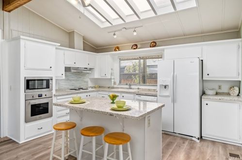 210 Bobwhite Dr, Lake Nacimiento, CA 93446-4023