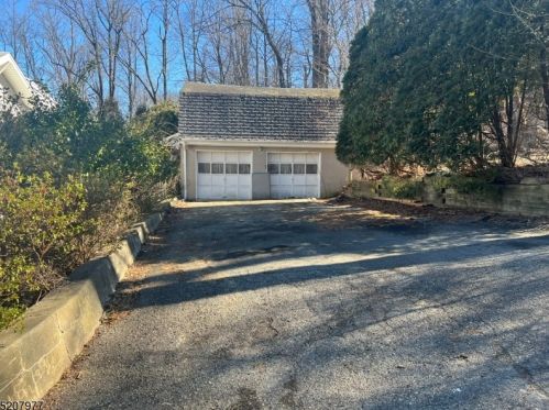 10 3rd Ave, Dover, NJ 07803-3222
