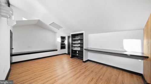 512 4 St, Philadelphia PA 19133-3105 exterior