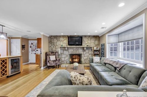 23 Treeland Rd, Huntington CT  06484-2730 exterior