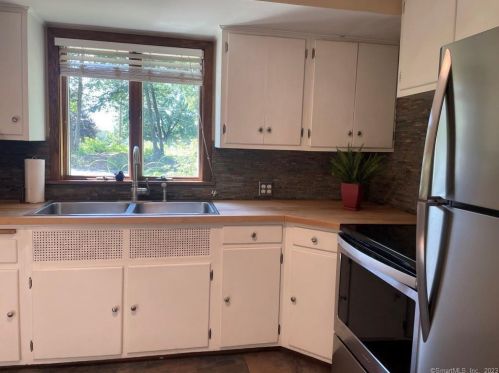 124 Mountain View Rd, Southington CT  06489-2728 exterior