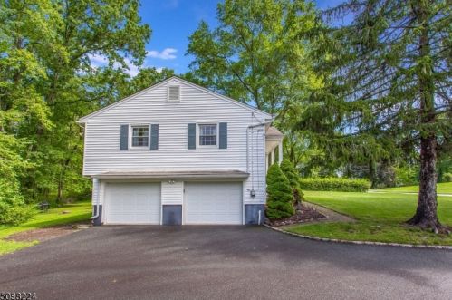 40 Woodcrest Rd, Whippany, NJ