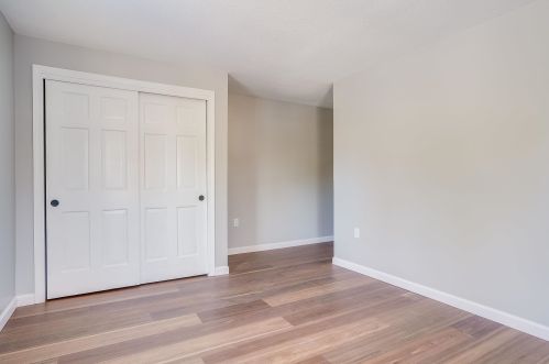 1 Cherokee Ct, Londonderry NH  03053-2635 exterior