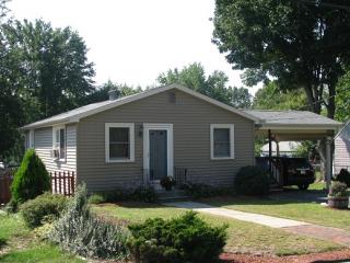 49 Glenwood St, Nashua, NH 03060-5201
