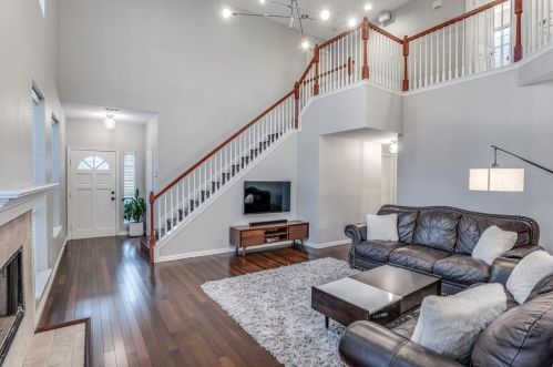 9400 Abbey Rd, Irving TX  75063-6418 exterior
