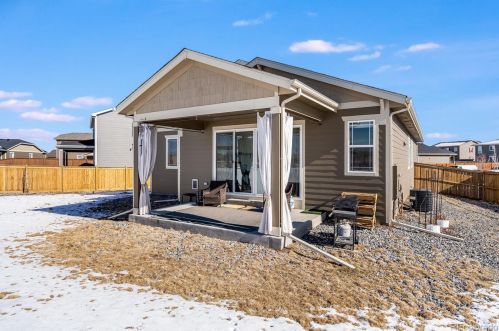 273 Kewaunee Way, Aurora CO 80016-4327 exterior