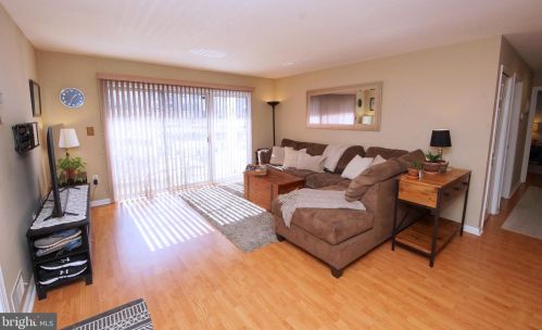 54 Cheverny Ct, Trenton NJ 08619-4718 exterior