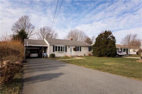 38 Brookdale Rd, Middletown, RI 02842-6204