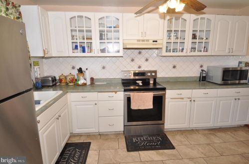 60 Stacy Haines Rd, Lumberton Township, NJ 08048-4106