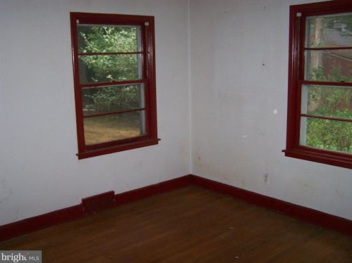 820 Riv Rd, Trenton NJ 08628-2611 exterior