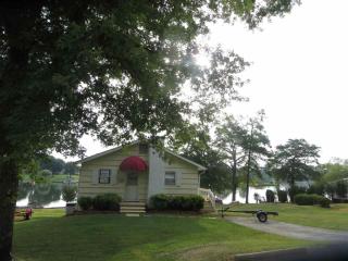 191 Lakeview Dr, Inman, SC 29349-7362