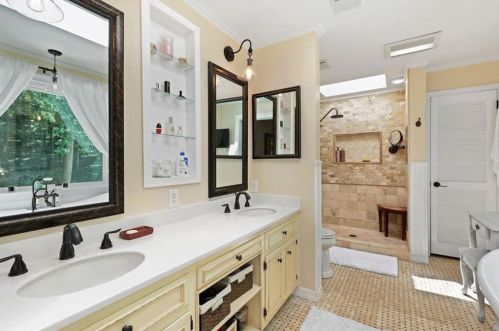 5700 Lake Island Dr, Atlanta GA  30327-4836 exterior