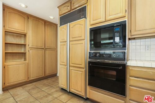889 Calle Amable, Glendale CA  91208-3058 exterior
