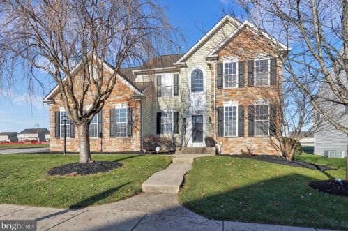 2551 Village Rd, York, PA 17315-7800