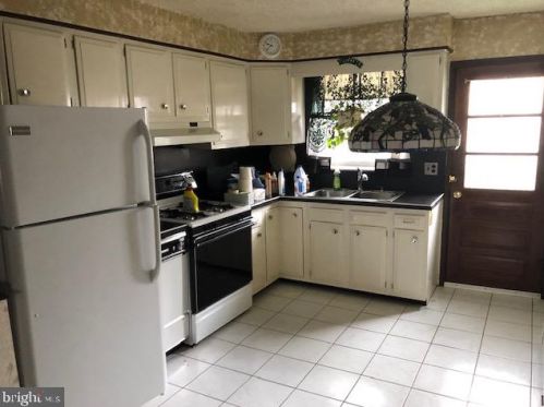 2644 Franklin St, Philadelphia, PA 19148-4517