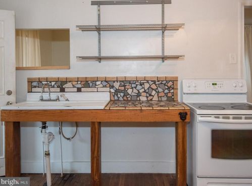 2122 Millcreek Rd, Lancaster PA  17602-4749 exterior