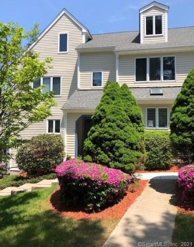 72 Cedarcrest Ct, Huntington, CT 06484-3858