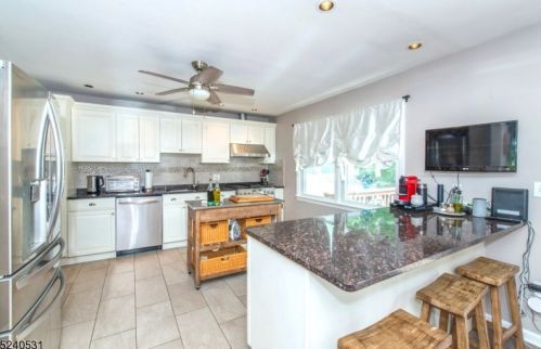 136 Richard St, Parsippany, NJ 07054-2461