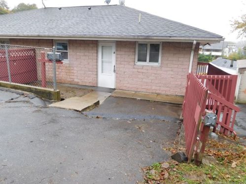 4 Monaco Cir, Derby CT  06418-2067 exterior