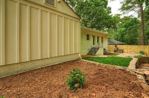 4590 Briarcliff Rd, Atlanta GA  30345-2160 exterior