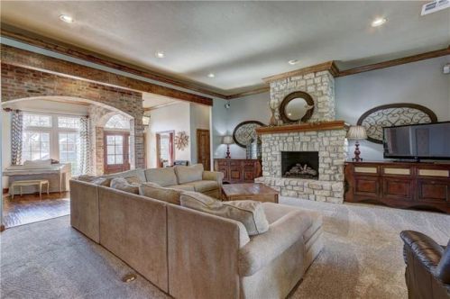 2308 Crestwood Dr, Jones, OK 73049-9101
