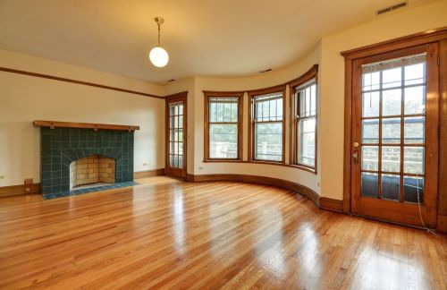 3920 Janssen Ave, Chicago, IL 60613-5168