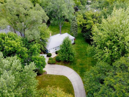 241 Coe Rd, Willowbrook IL  60514-1006 exterior
