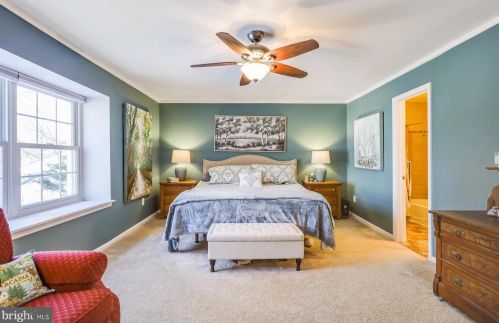 8 Catbird Ct, Trenton NJ 08648-2045 exterior