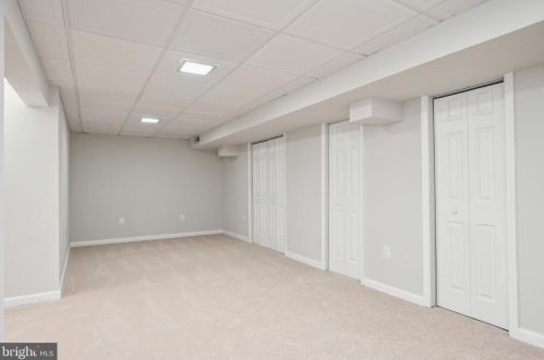 5074 Queens Wood Dr, Springfield VA  22015-1530 exterior