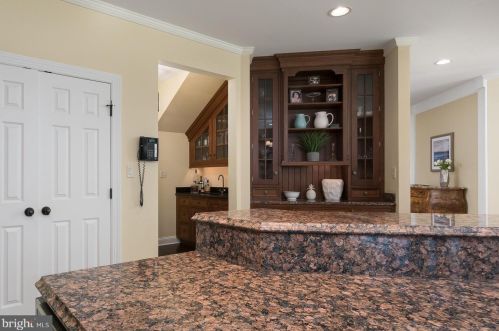 19 Derwent Dr, Princeton NJ  08540-7551 exterior
