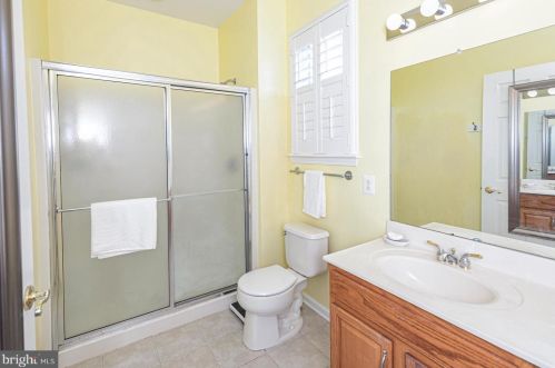 124 Copperfield Dr, Trenton NJ  08648-2583 exterior