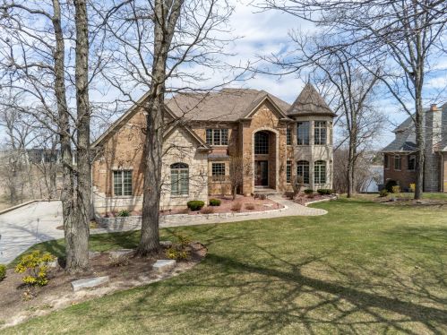 8549 Timber Ridge Dr, Willowbrook, IL 60527-5691