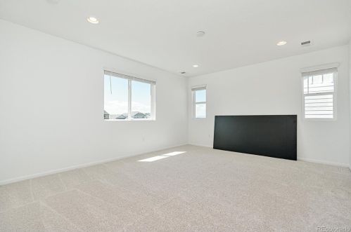 27820 10th Dr, Aurora CO 80018 exterior