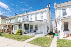 132 Washington Ave, Ephrata PA  17522-2732 exterior